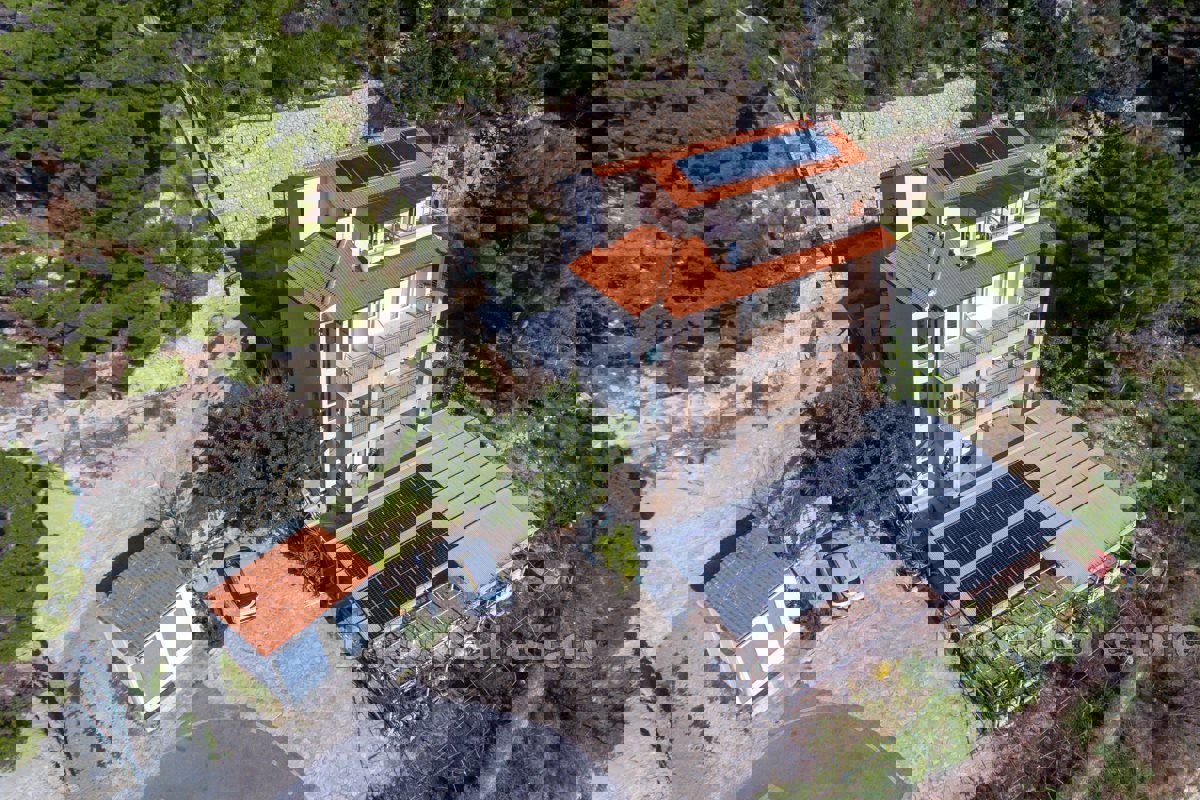 Casa indipendente con 20 camere e un ristorante