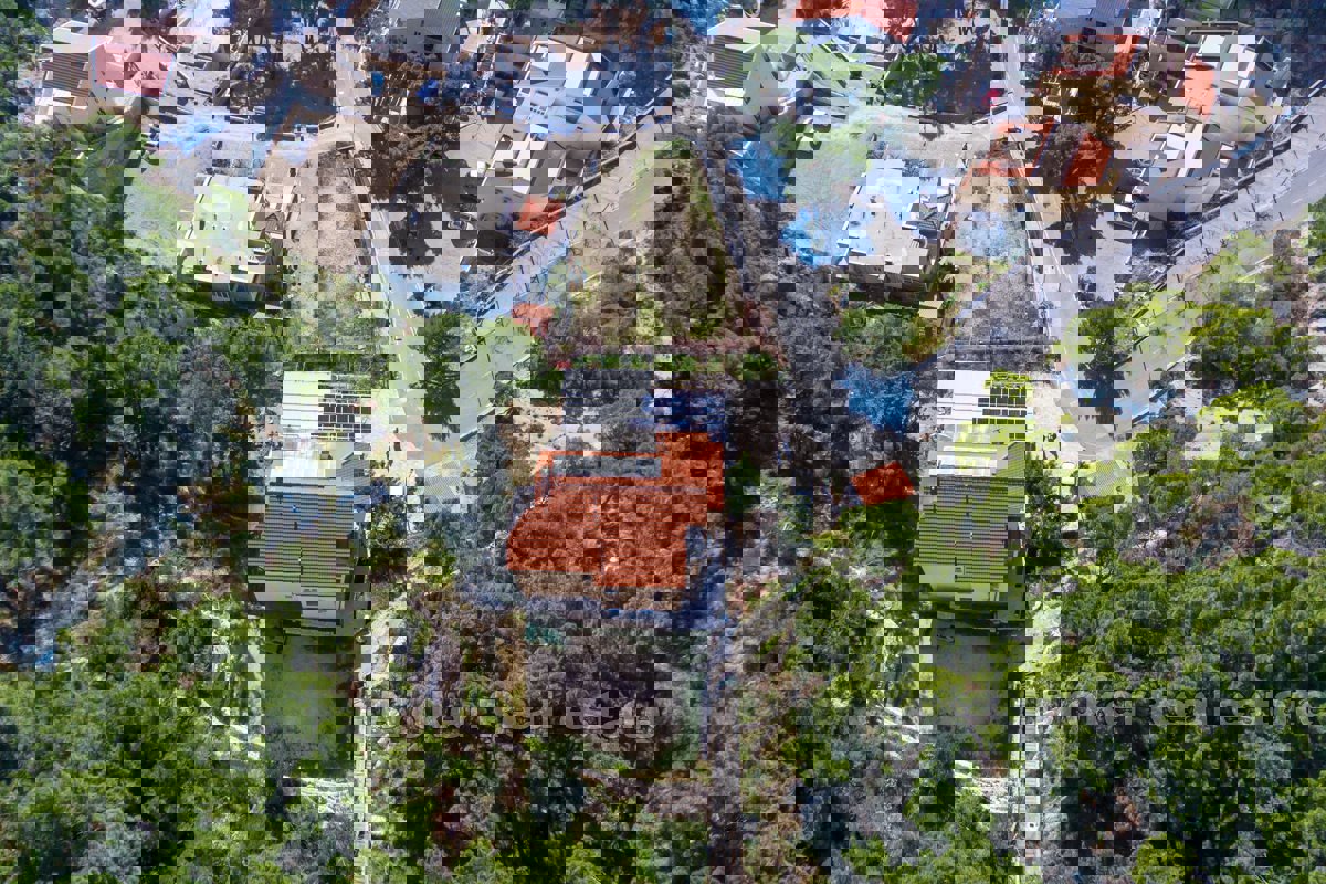 Casa indipendente con 20 camere e un ristorante