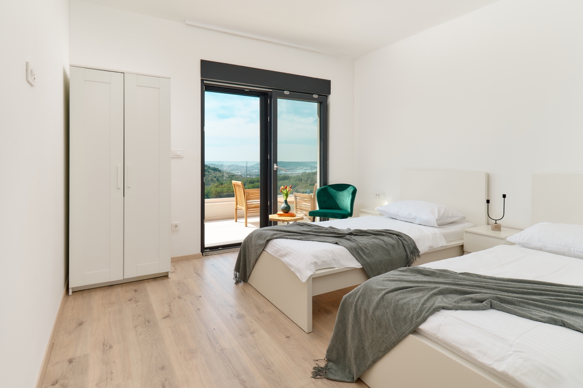 Villa moderna con vista panoramica sul mare e sulla città