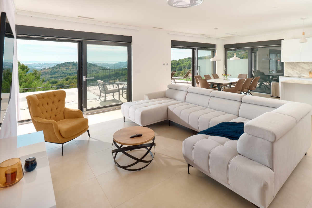 Villa moderna con vista panoramica sul mare e sulla città