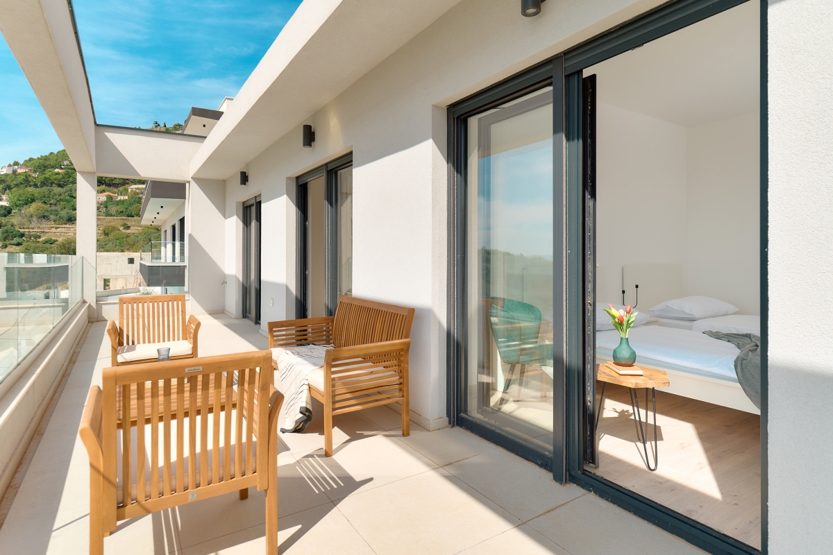 Villa moderna con vista panoramica sul mare e sulla città