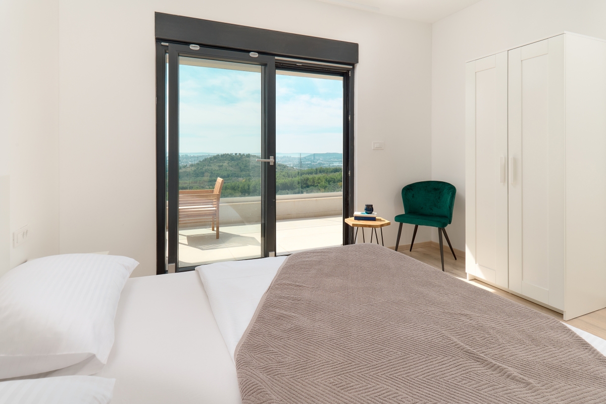 Villa moderna con vista panoramica sul mare e sulla città