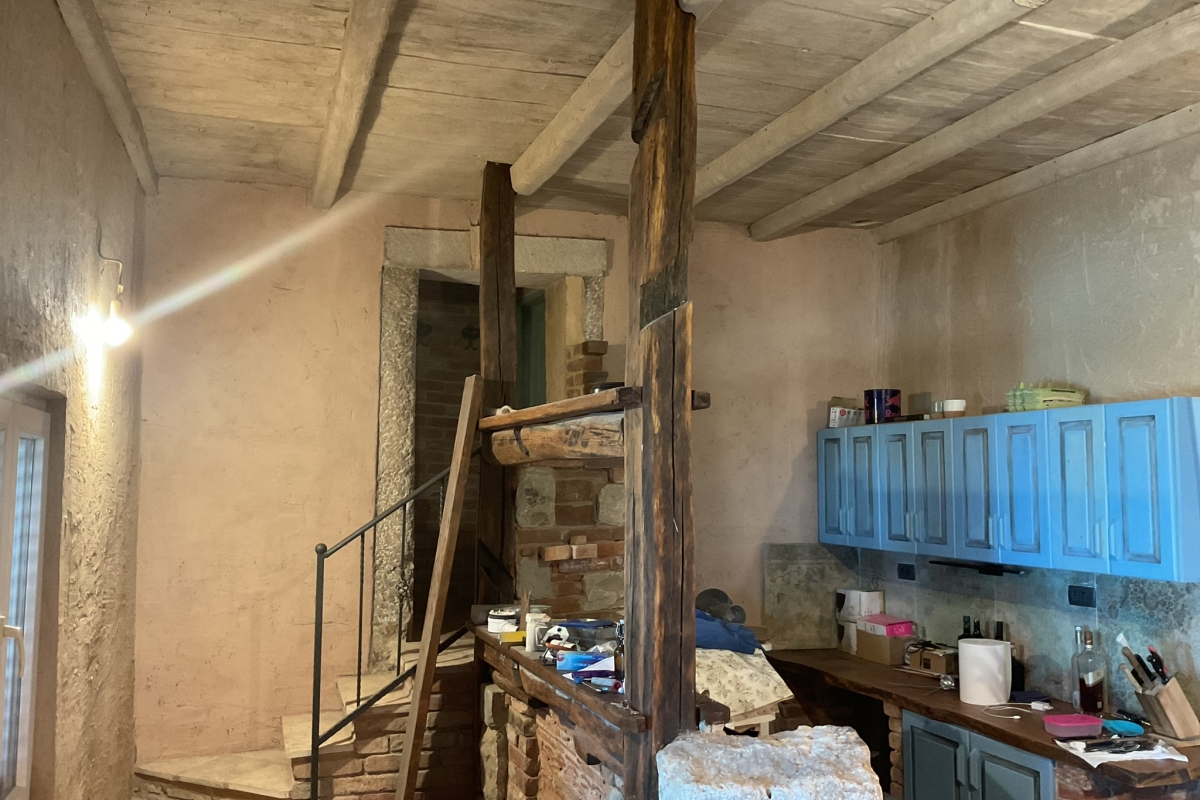 Casa in pietra con vista mare aperto