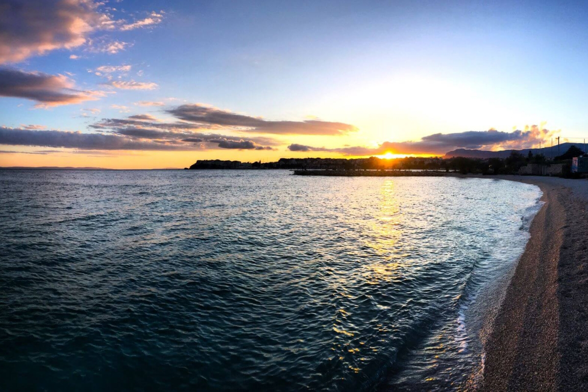 Casa in pietra con vista mare aperto