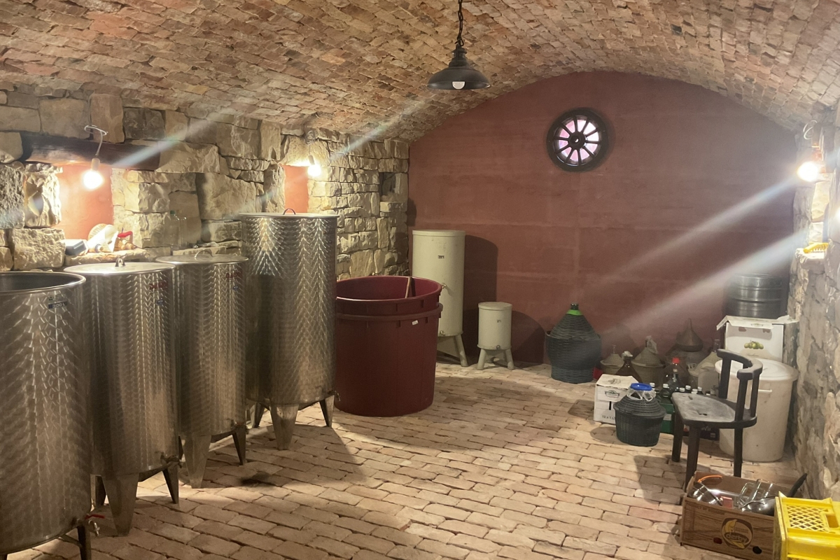 Casa in pietra con vista mare aperto