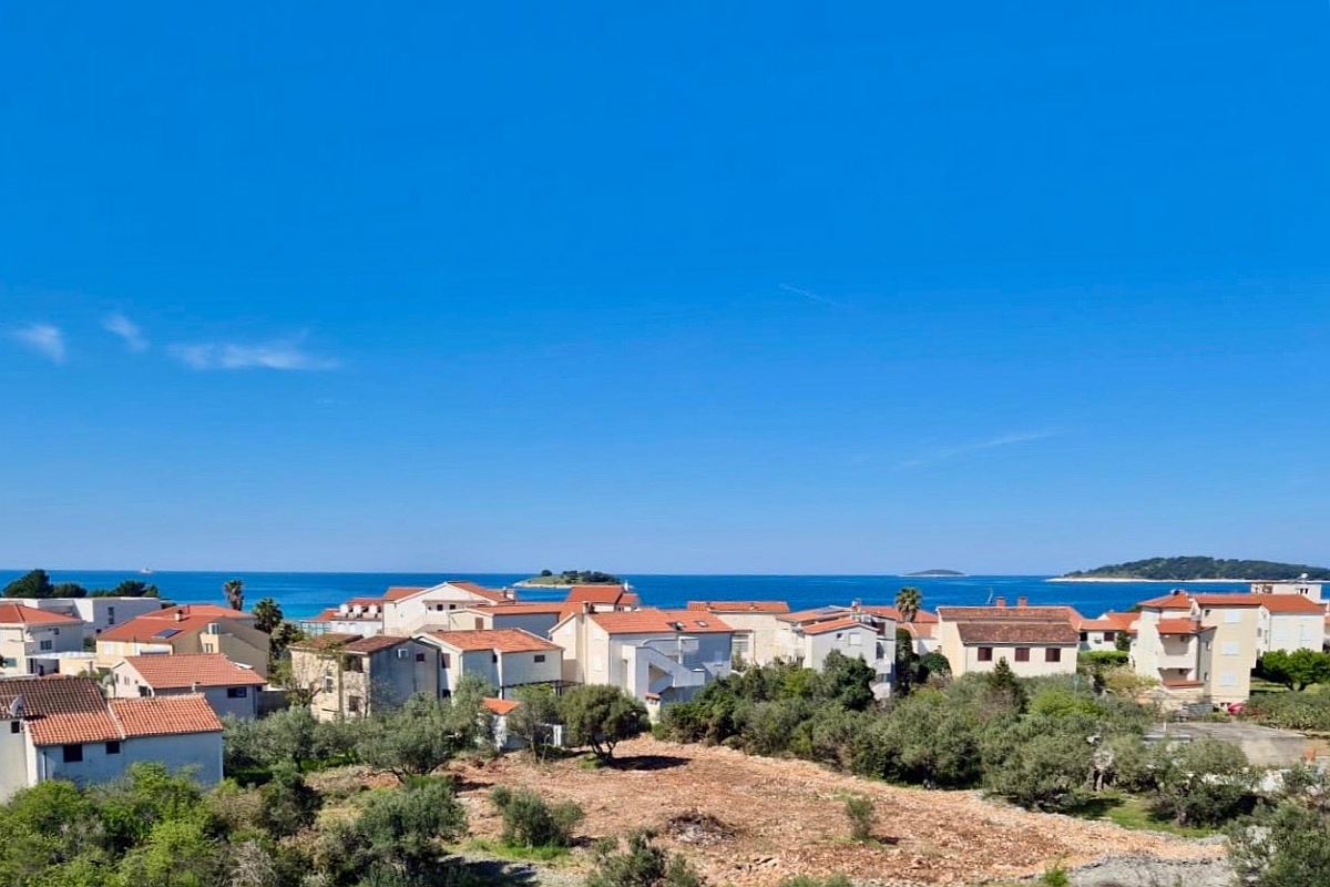 Attico di lusso con piscina privata e vista mare