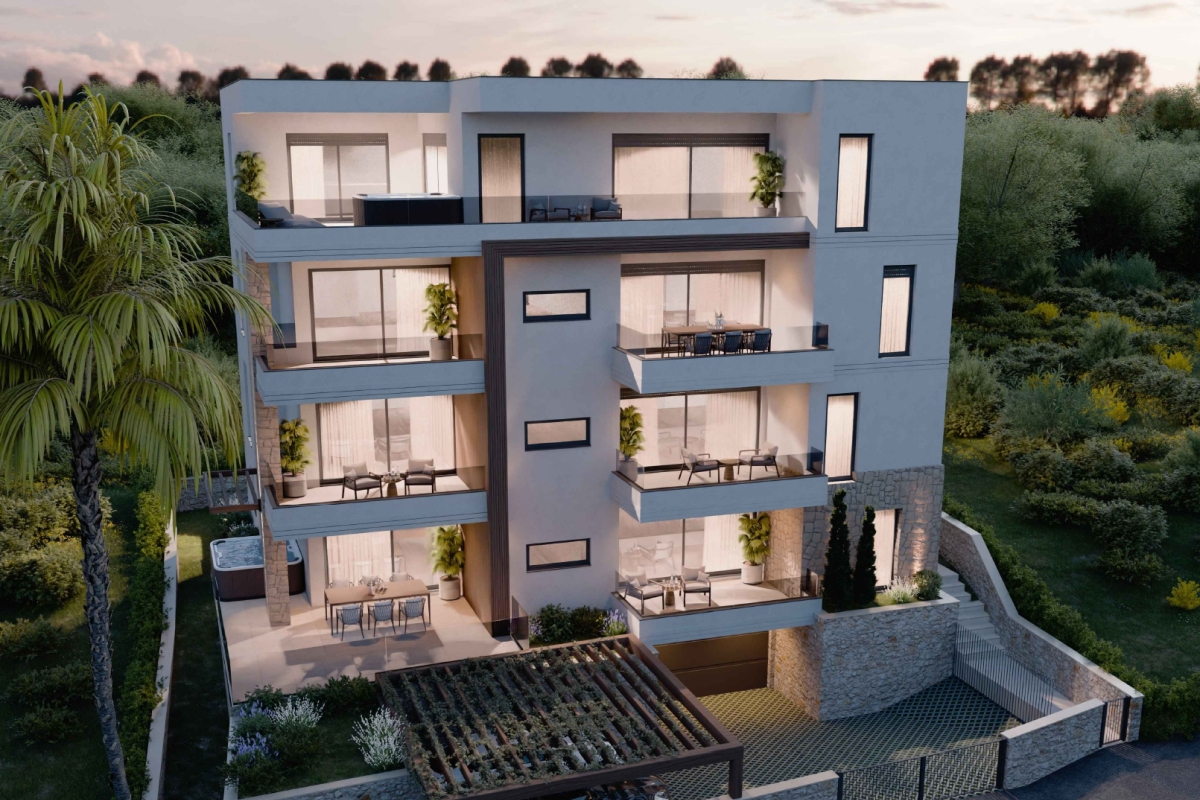 Attico di lusso con vista panoramica sul mare all'interno di un nuovo edificio