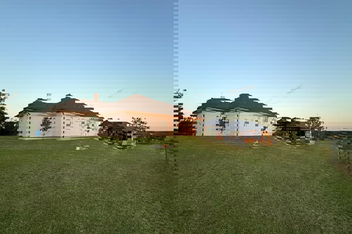 Casa moderna con piscina