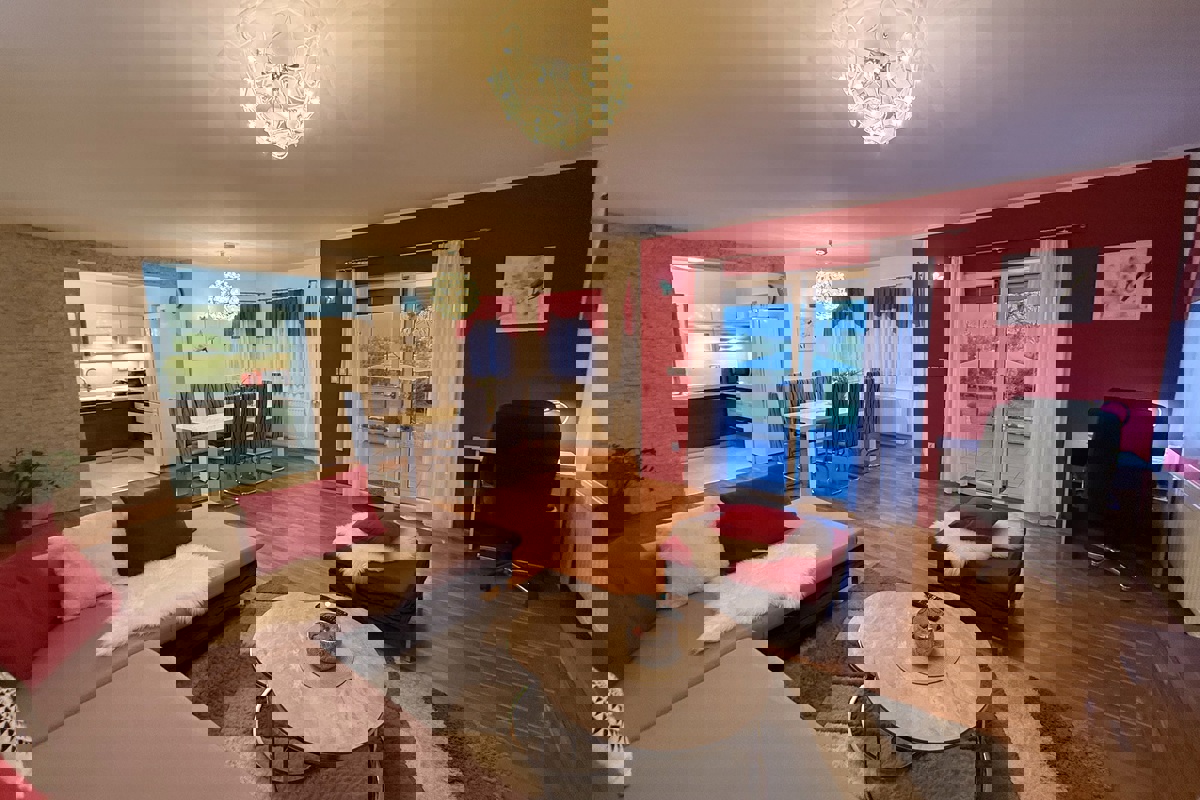 Casa moderna con piscina