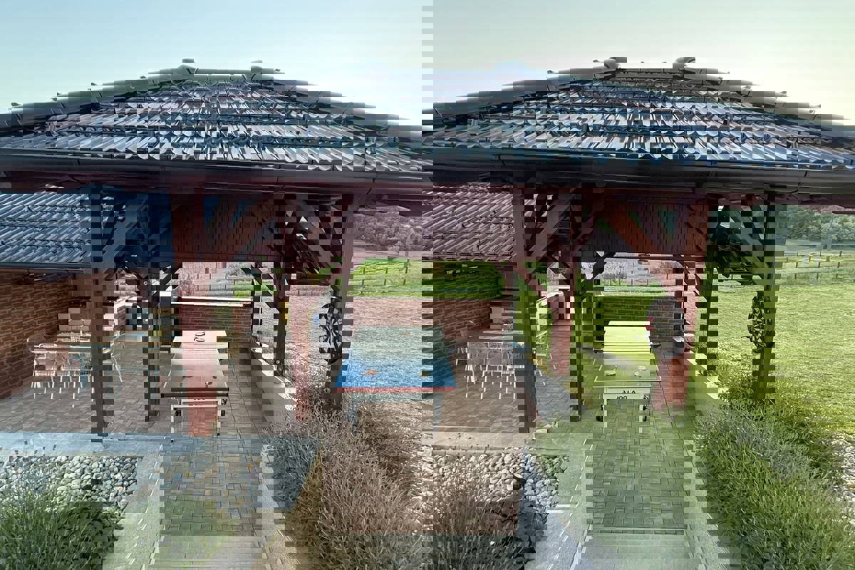 Casa moderna con piscina