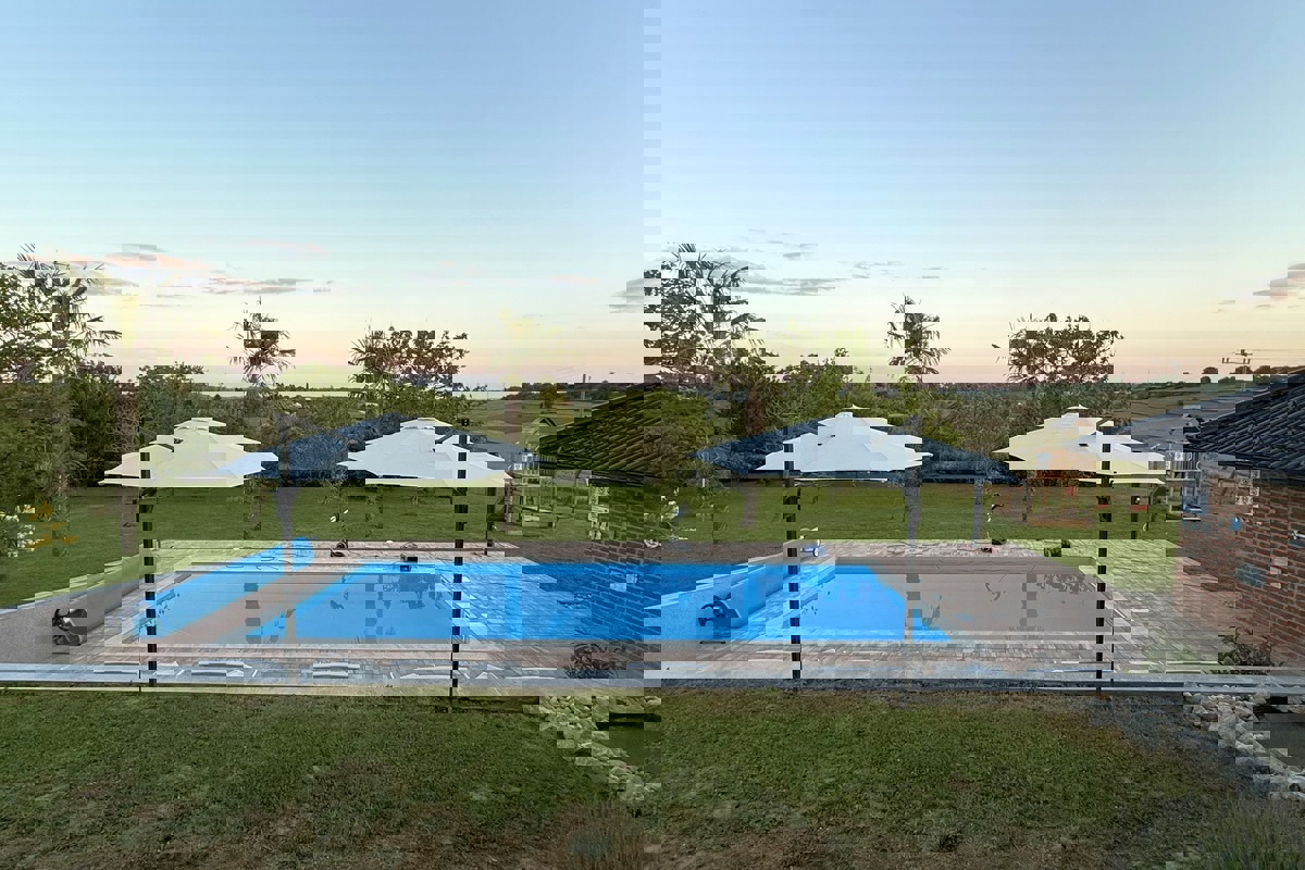 Casa moderna con piscina