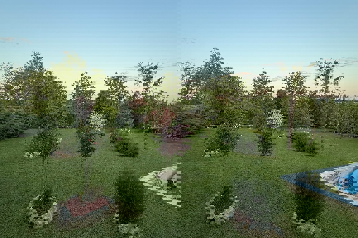 Casa moderna con piscina