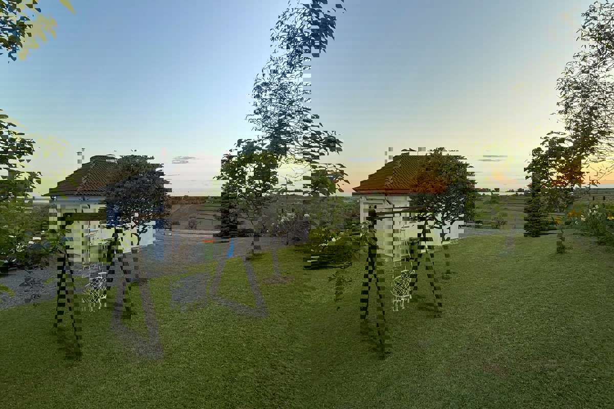 Casa moderna con piscina