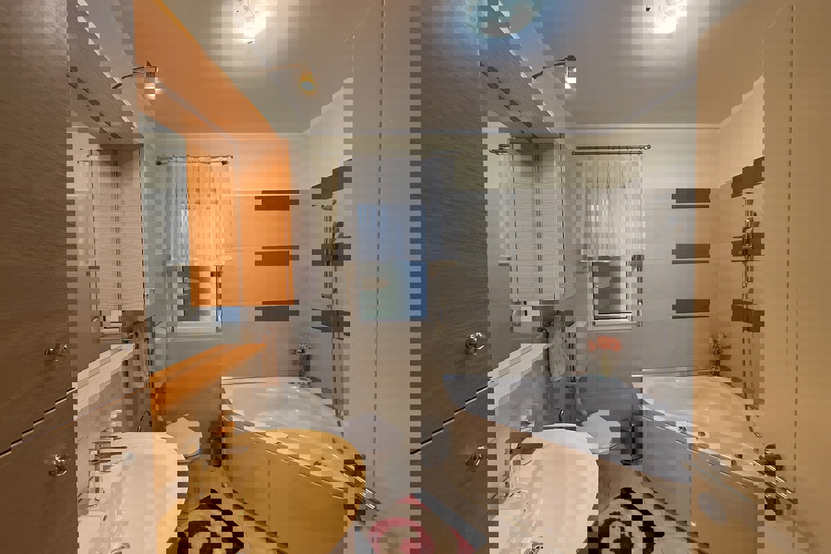 Casa moderna con piscina