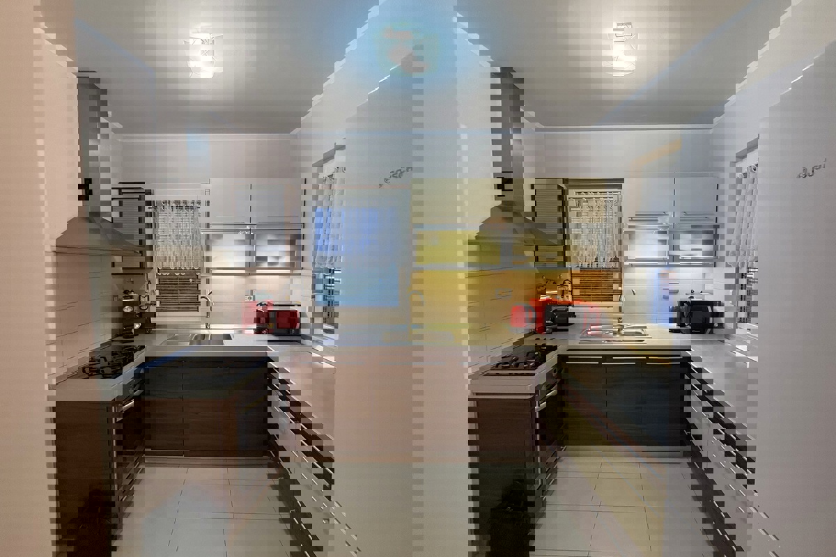 Casa moderna con piscina