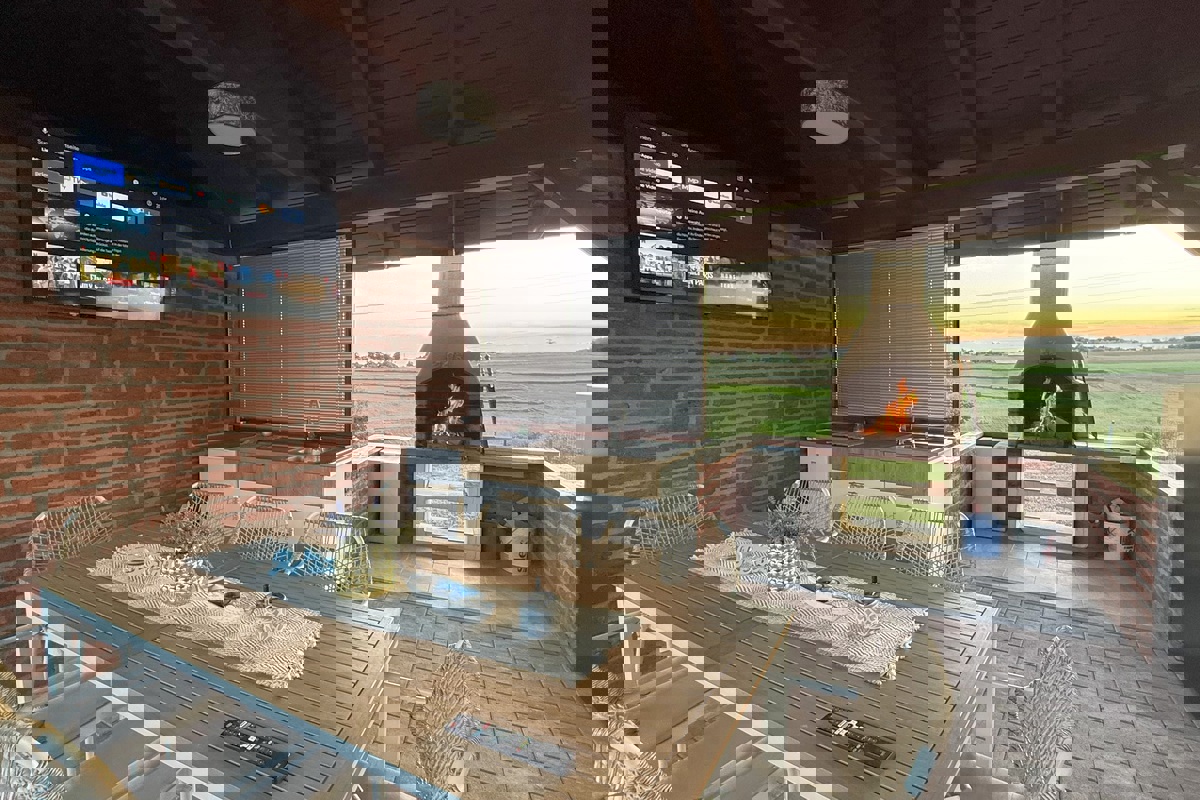 Casa moderna con piscina