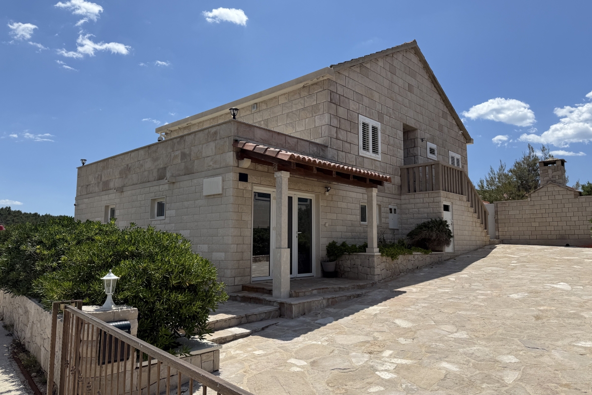 Casa mediterranea con piscina vicino al mare