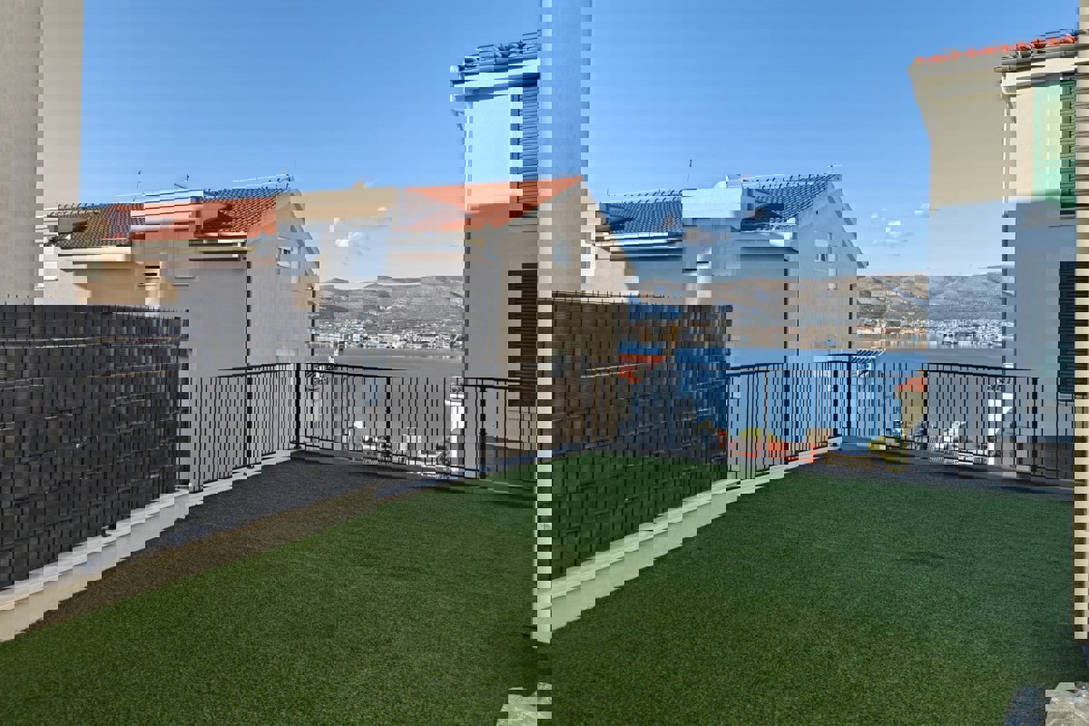 Ampio appartamento con piscina e giardino