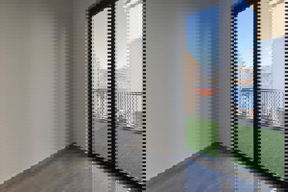 Ampio appartamento con piscina e giardino