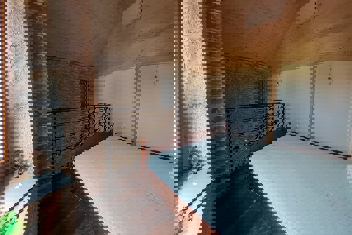 Casa bifamiliare in pietra