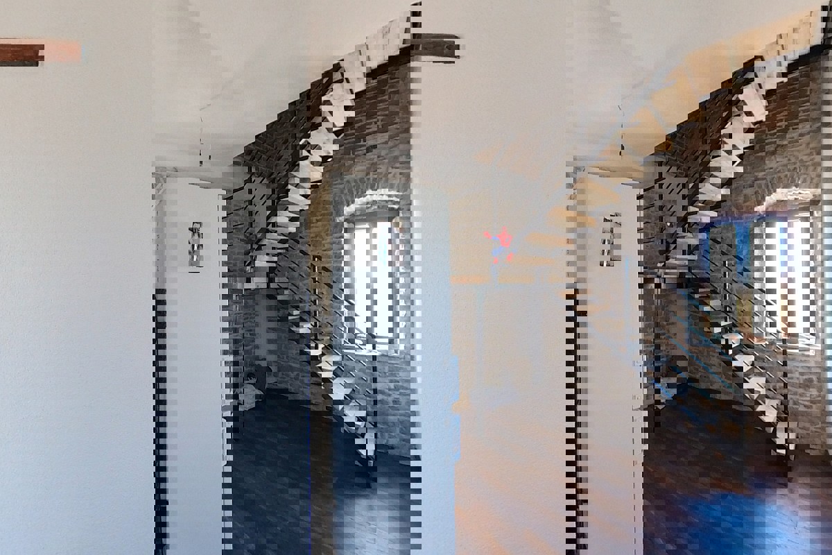 Casa bifamiliare in pietra