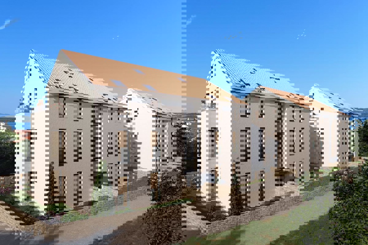 Appartamento duplex con piscina e parcheggio