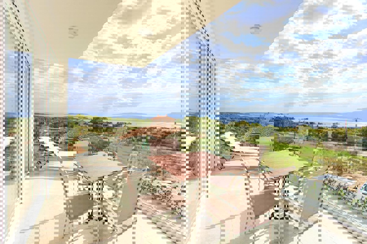 Bilocale con vista mare