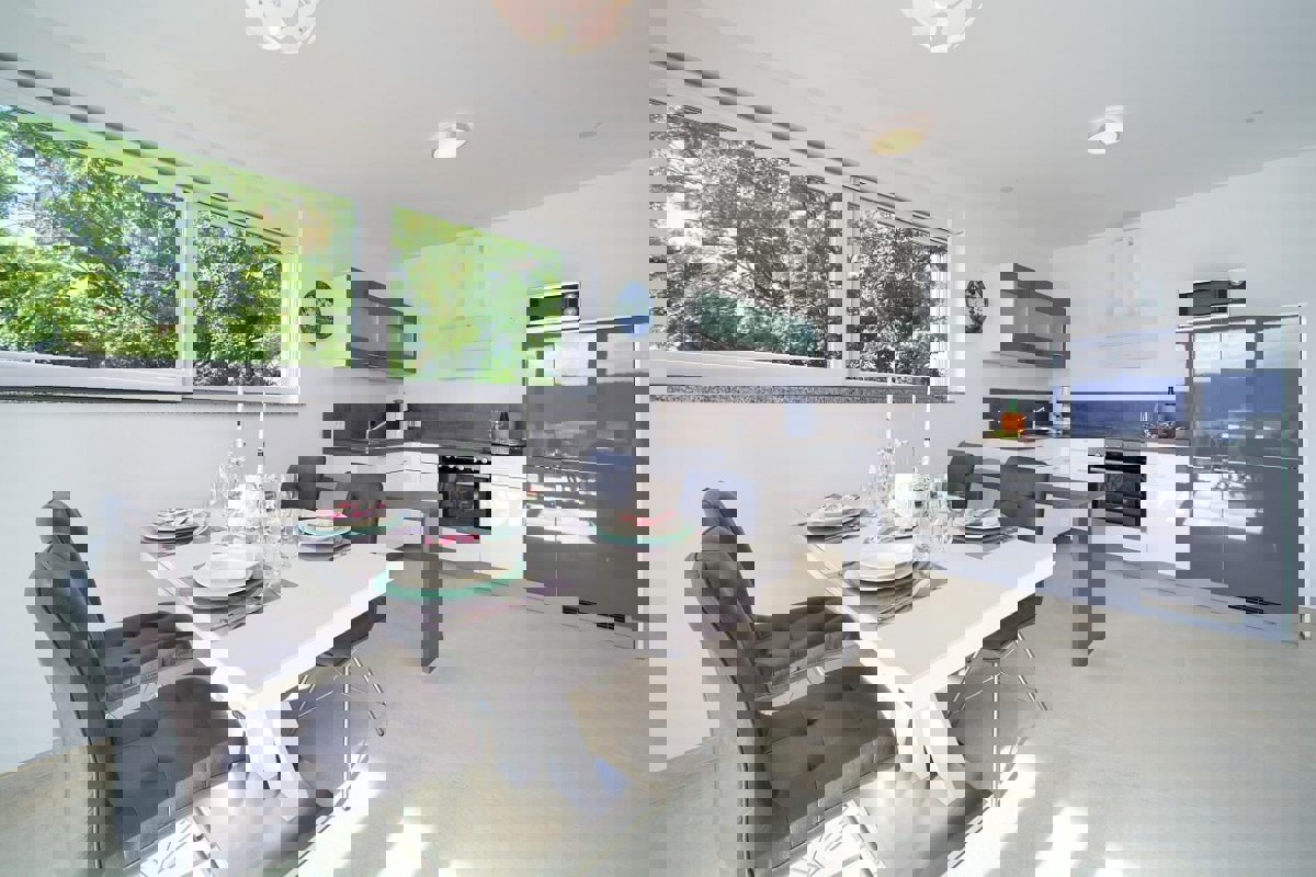 Bilocale con vista mare