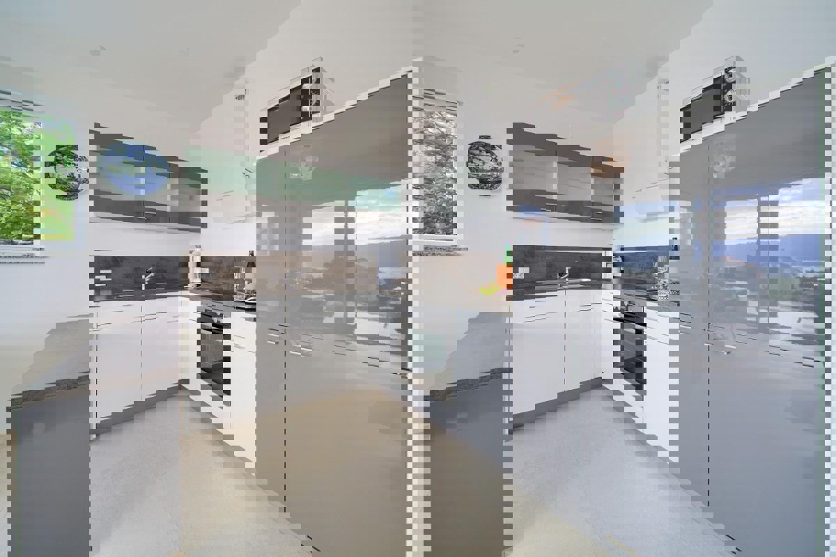 Bilocale con vista mare