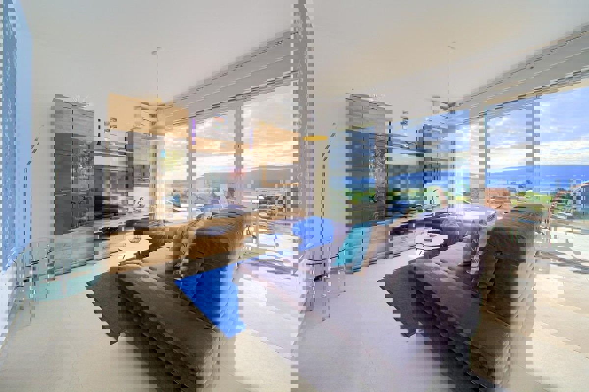 Bilocale con vista mare