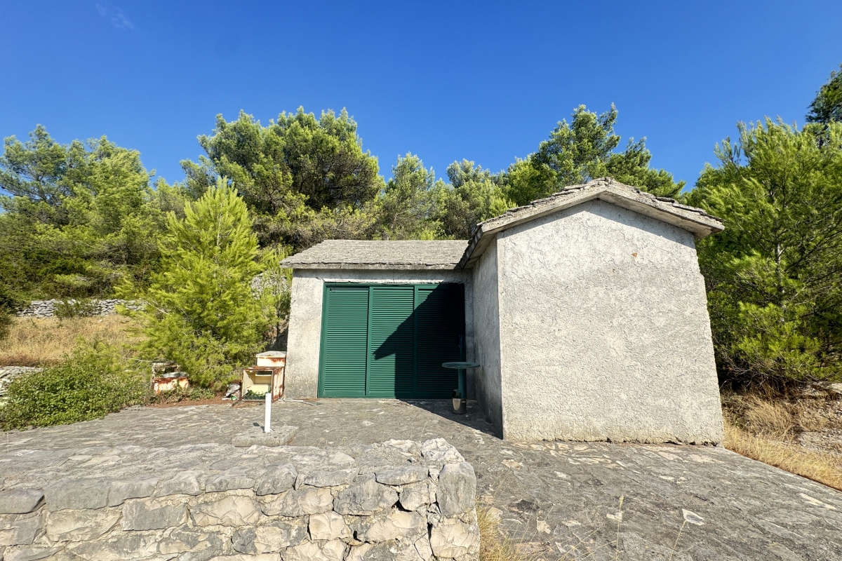 Casa su un terreno di pregio, in prima fila al mare