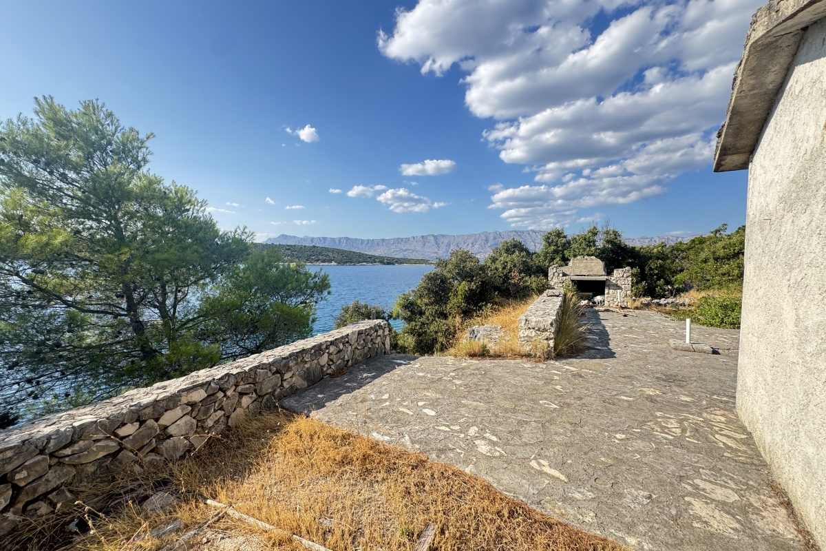 Casa su un terreno di pregio, in prima fila al mare