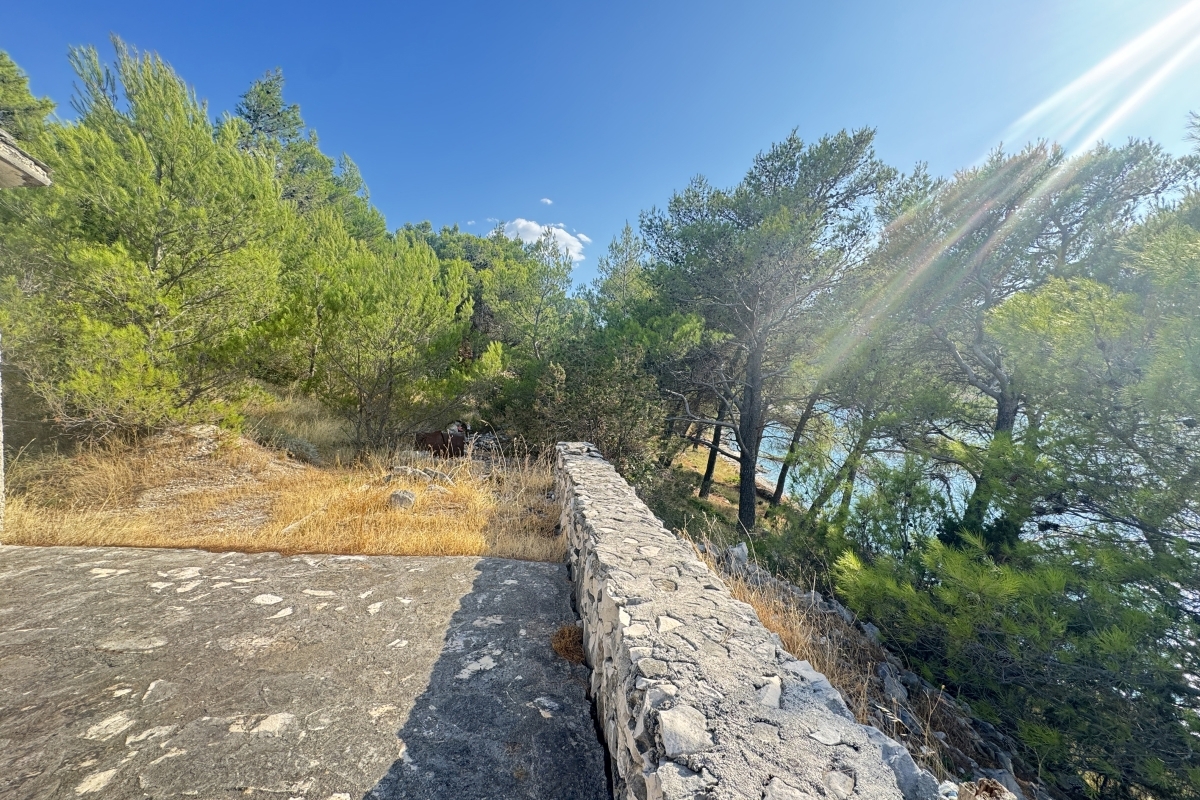 Casa su un terreno di pregio, in prima fila al mare