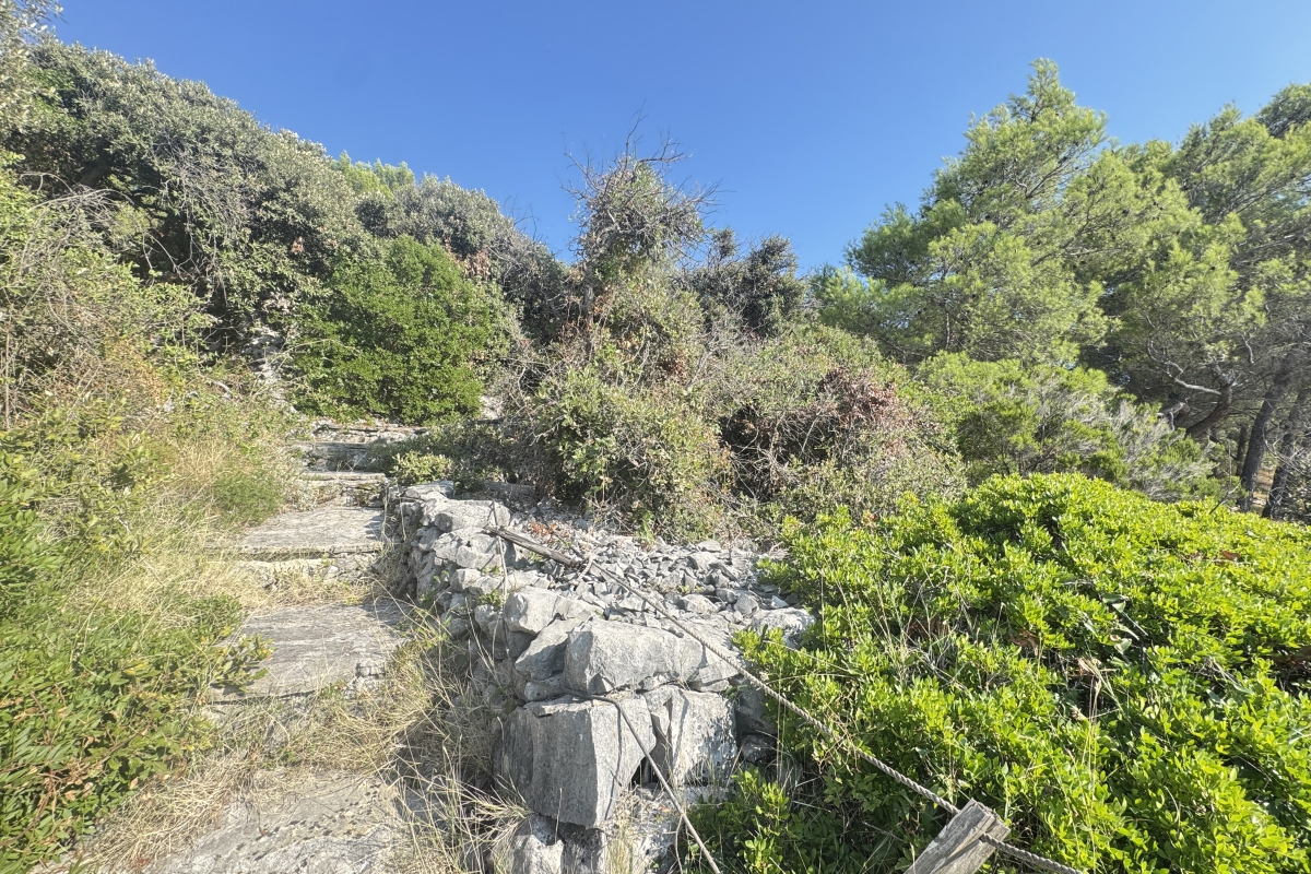 Casa su un terreno di pregio, in prima fila al mare