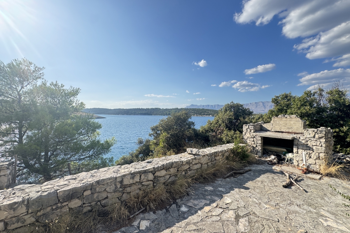 Casa su un terreno di pregio, in prima fila al mare