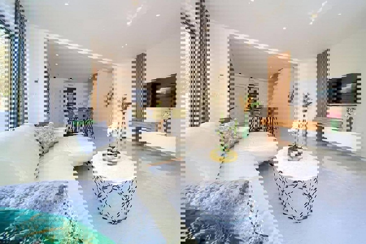 Moderno appartamento duplex con piscina