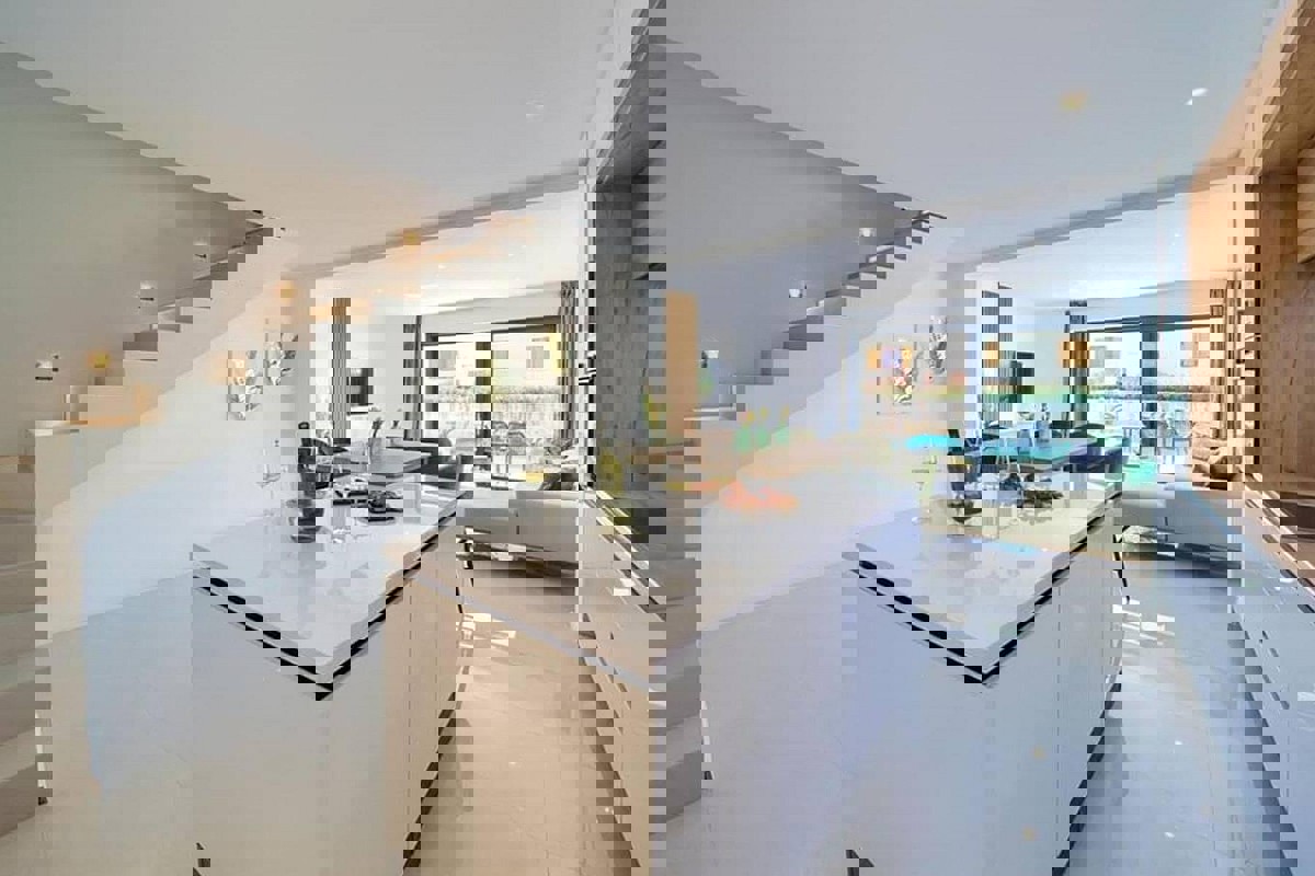 Moderno appartamento duplex con piscina