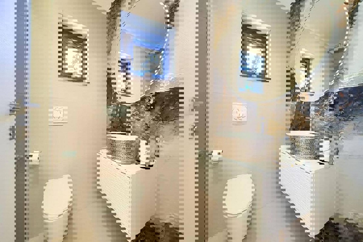 Moderno appartamento duplex con piscina