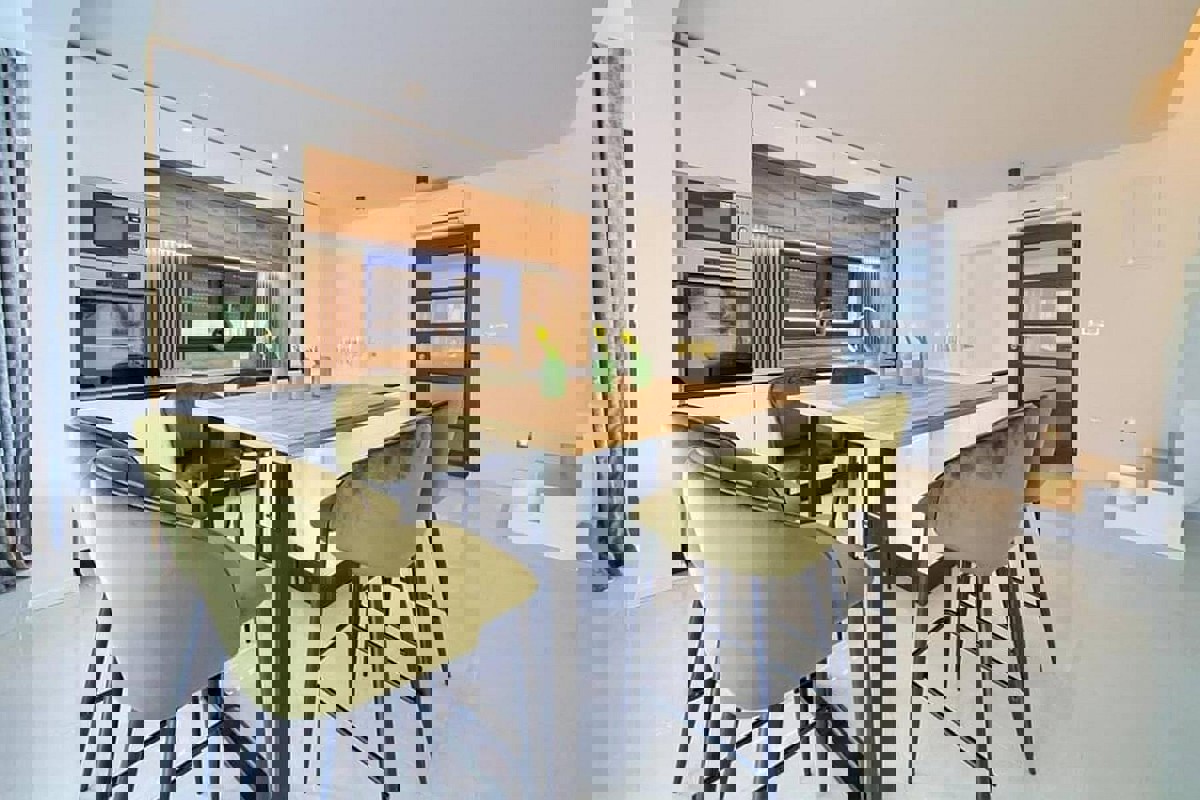 Moderno appartamento duplex con piscina