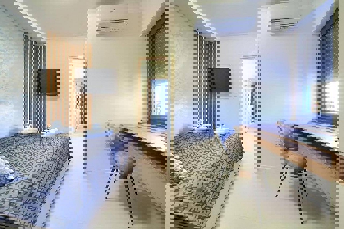 Moderno appartamento duplex con piscina