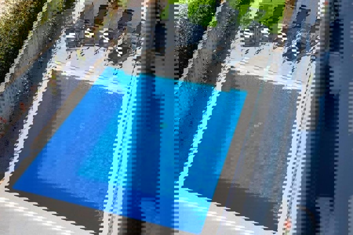 Moderno appartamento duplex con piscina