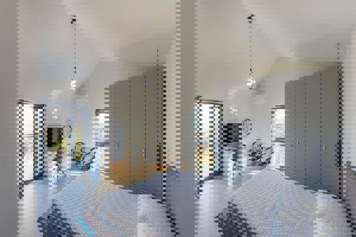 Casa con piscina e vista mare