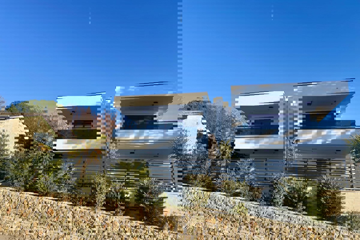 Casa bifamiliare con piscina vicino alla spiaggia