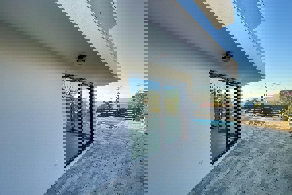 Casa bifamiliare con piscina vicino alla spiaggia