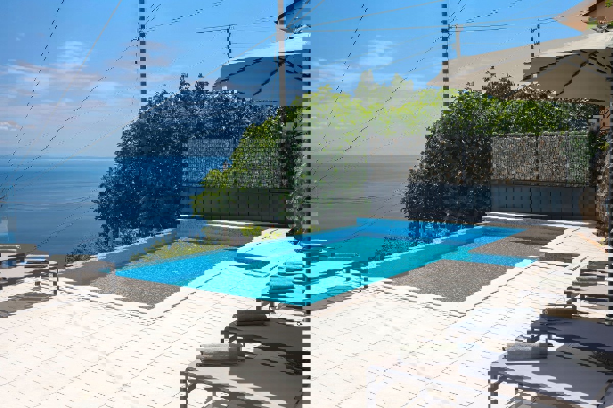 Villa con piscina e vista sul Golfo del Quarnero