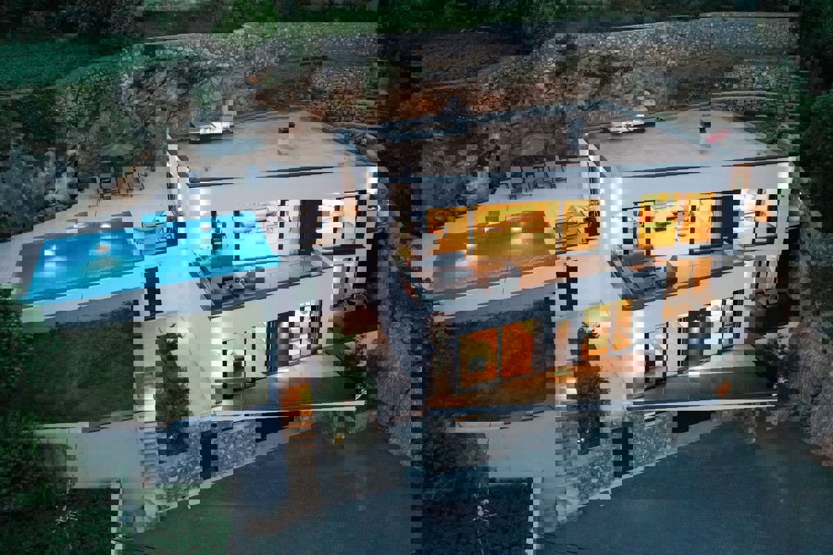 Villa con piscina e vista sul Golfo del Quarnero