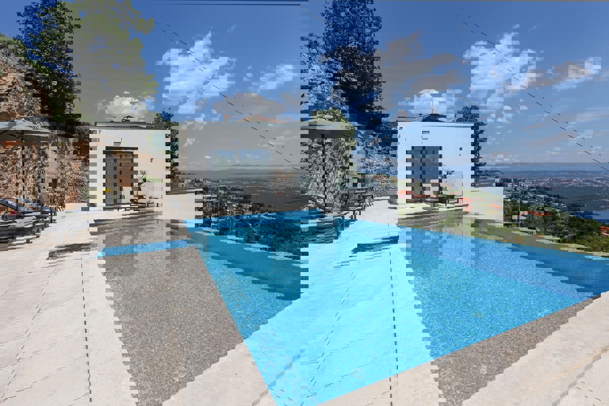 Villa con piscina e vista sul Golfo del Quarnero