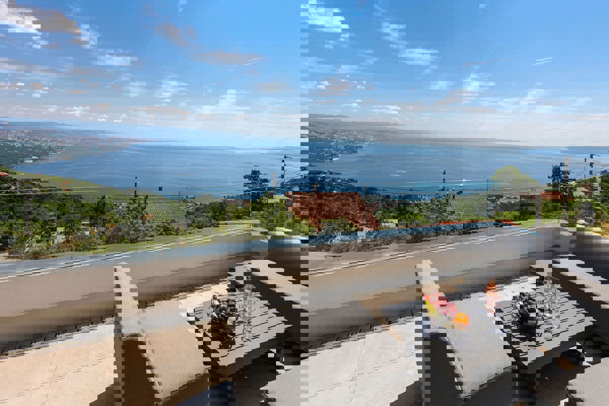 Villa con piscina e vista sul Golfo del Quarnero