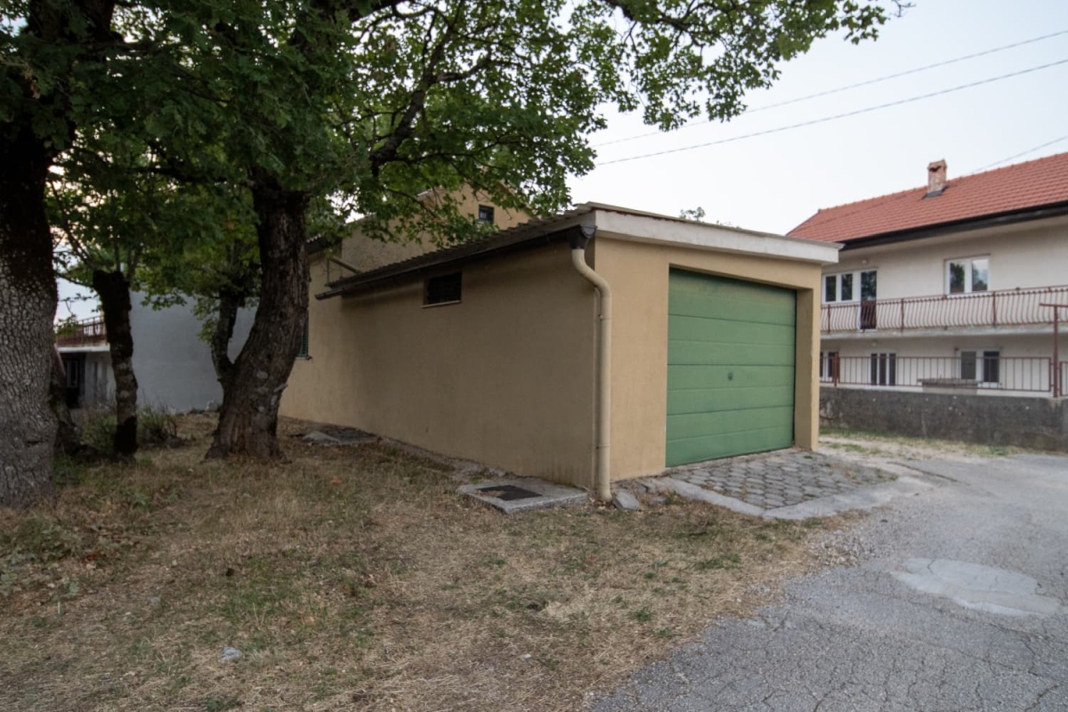 Idilliaca casa isolata immersa nel verde