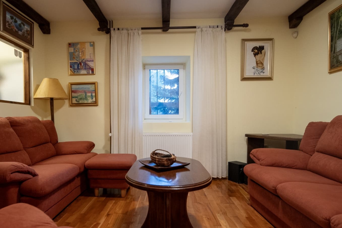 Idilliaca casa isolata immersa nel verde